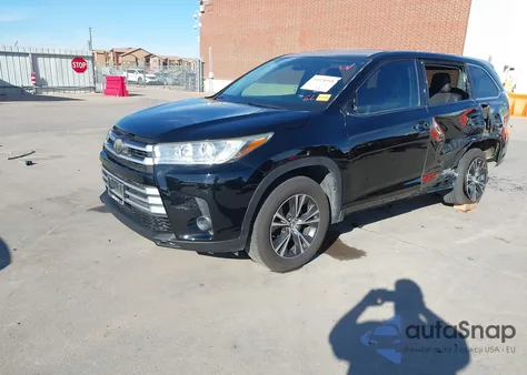 2019 Toyota Highlander Le z USA, uszkodzony, nr VIN 5TDZZRFH7KS299985